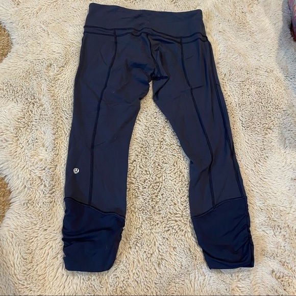 Lululemon Blue Ruched practice daily Crop Leggings 8 - Picture 9 of 12